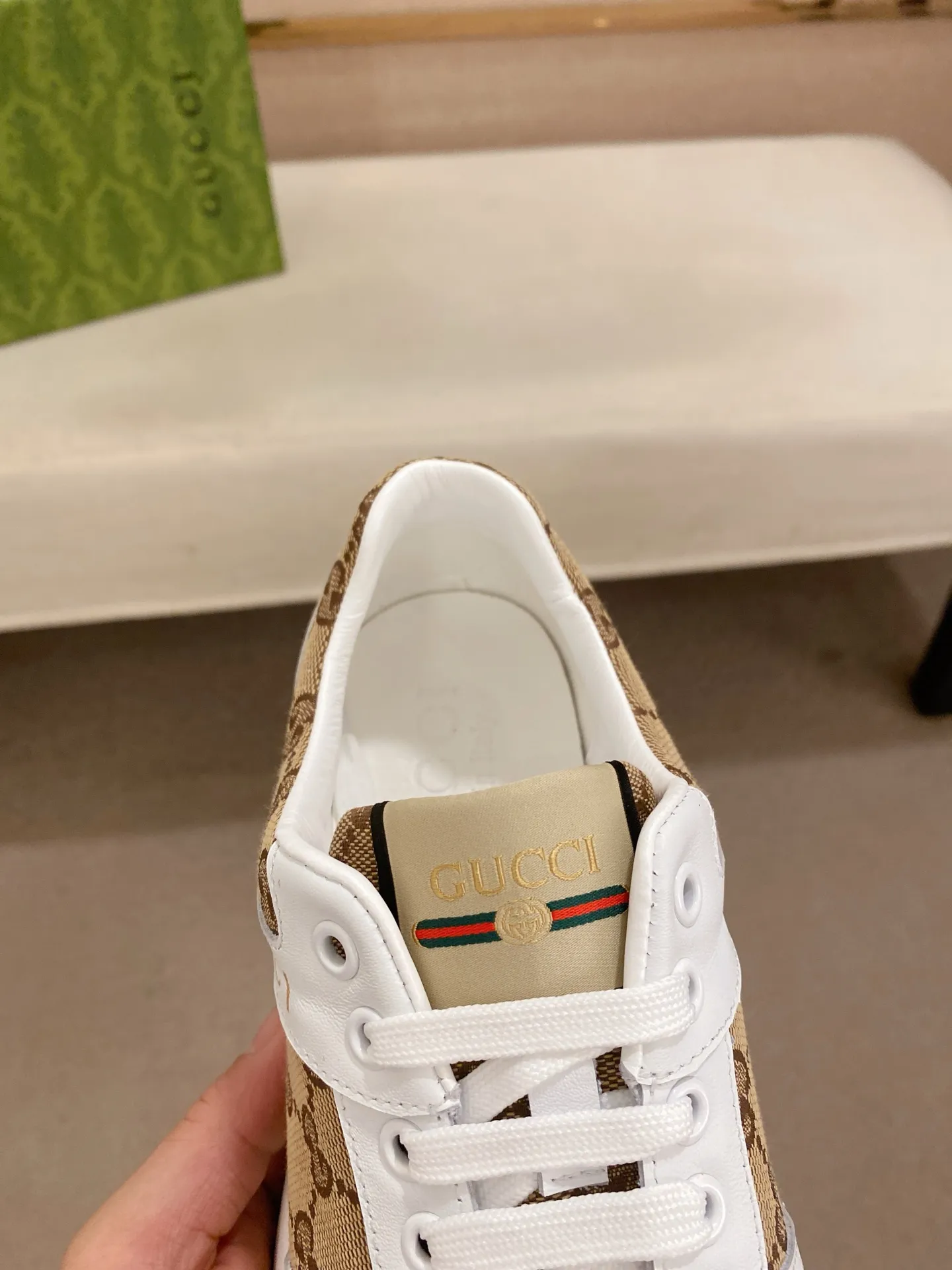 Men's clothing and shoes💰 400💰🇮🇹🇮🇹GUCCI (Gucci) top 🔍🔍 new models are on sale at the same time, the upper 🇮🇹 is imported Italian first-layer cowhide, the lining is fully imported sheepskin 💪💪, completely 1⃣️compared 1⃣️Reproduction🇮🇹💪💪, ⚠Sole: The original sole is specially provided by the original factory, the exclusive movable molded sole is super comfortable, ⚠Original factory follow-up goods, 🔍🔍high quality, you can enter and leave the counter at will, welcome to compare⚠. Code number: 38-44 (45 is custom-made and cannot be returned or exchanged)